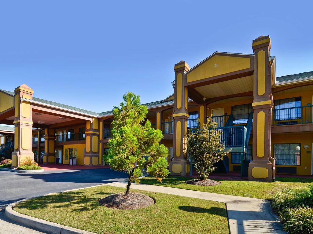 Peach State Inn & Suites Hawkinsville ภายนอก รูปภาพ
