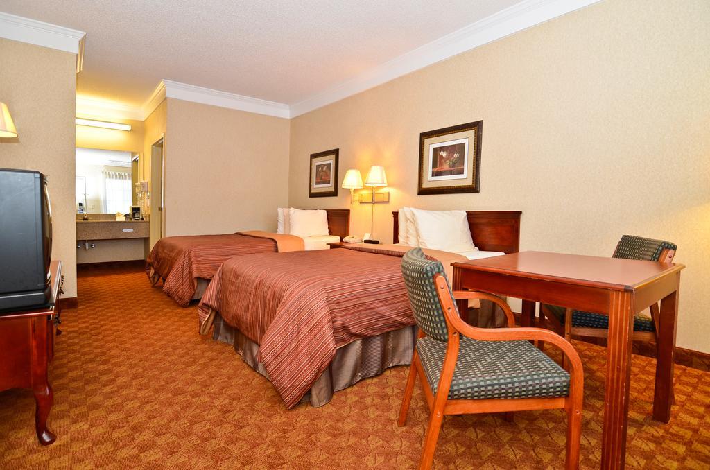 Peach State Inn & Suites Hawkinsville ภายนอก รูปภาพ