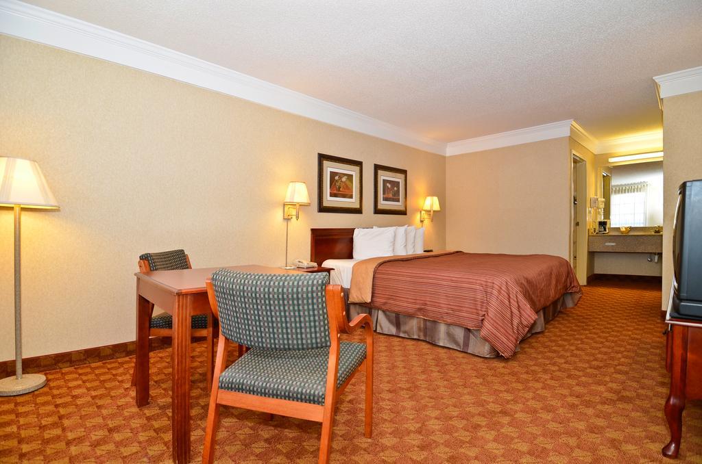 Peach State Inn & Suites Hawkinsville ภายนอก รูปภาพ