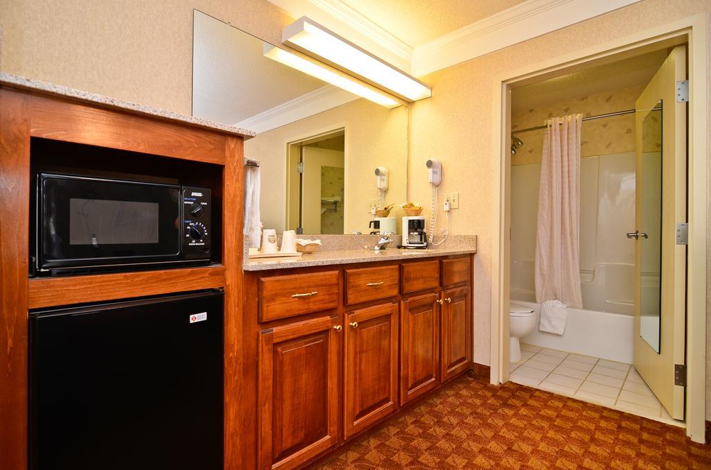 Peach State Inn & Suites Hawkinsville ภายนอก รูปภาพ
