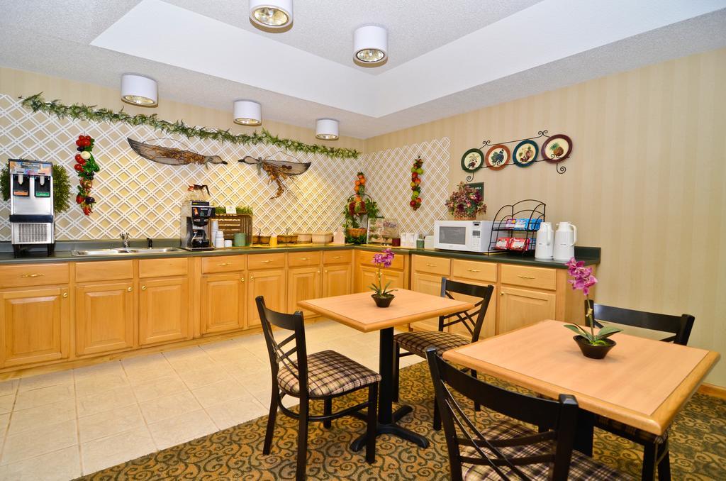 Peach State Inn & Suites Hawkinsville ภายนอก รูปภาพ