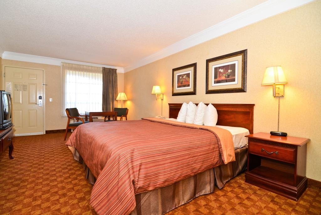 Peach State Inn & Suites Hawkinsville ภายนอก รูปภาพ
